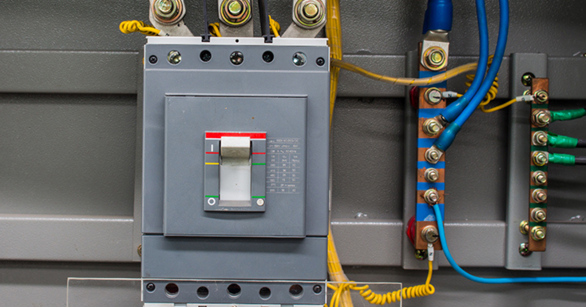 How the Neutral Wire Function Protects Your Home Solar Inverter
