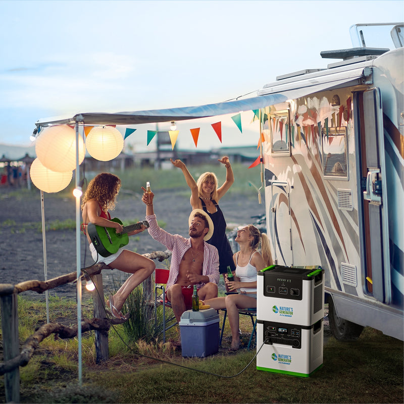 Lithium 3600 - Scene 
Group of people enjoying a campsite with an RV and a Power Station in the foreground. 18